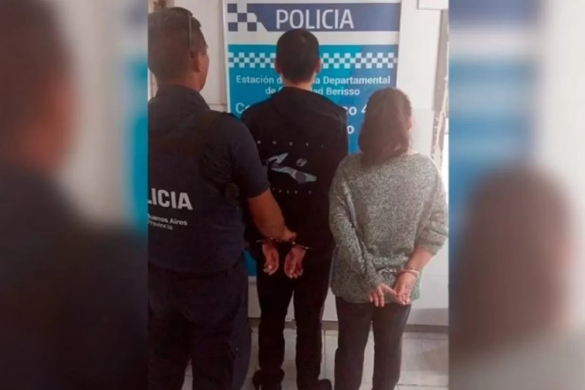 Una Pareja Detenida Por Abandonar A Su Hijo En La Calle Se Estaba