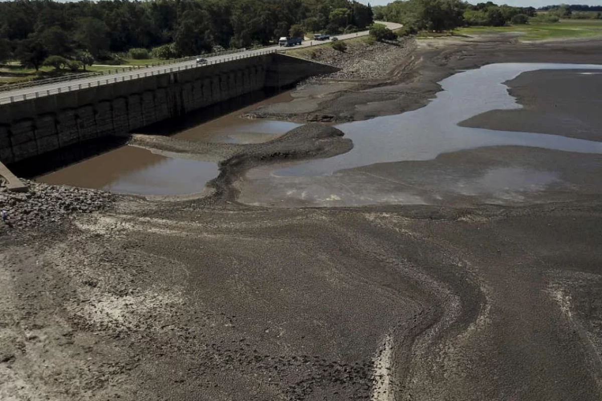 Crisis hídrica en Uruguay sólo le quedan reservas de agua potable para