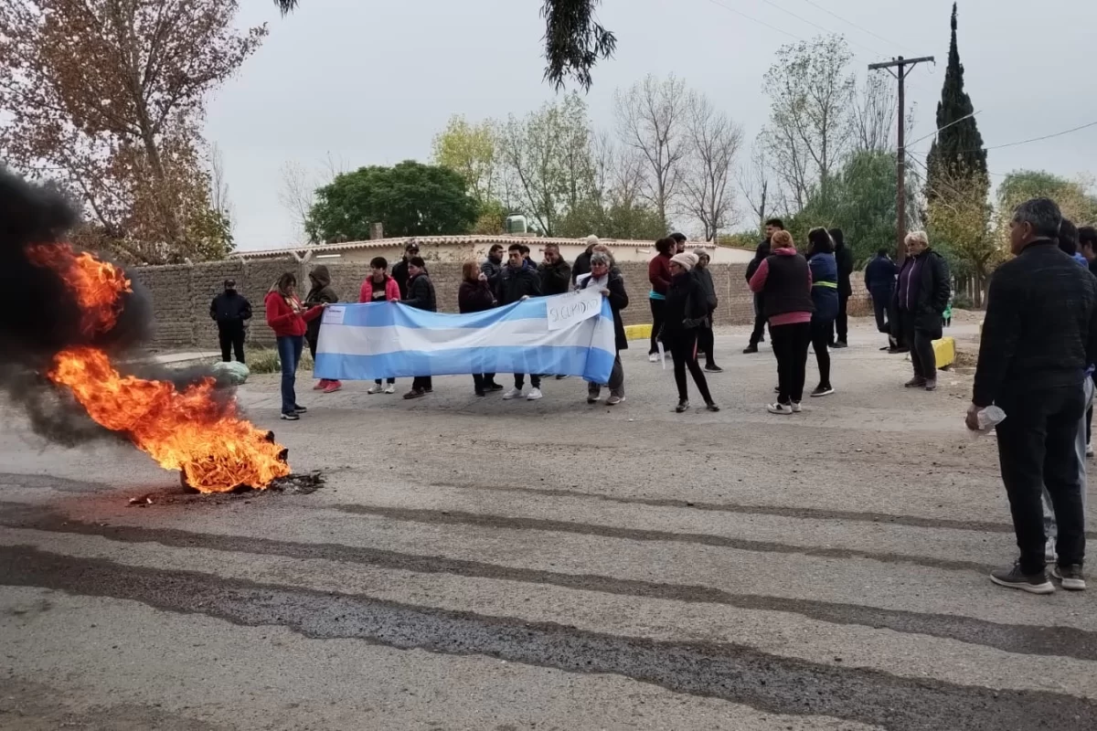 Vecinos De Una Zona De Rivadavia Cortaron La Calle Para Pedir Seguridad