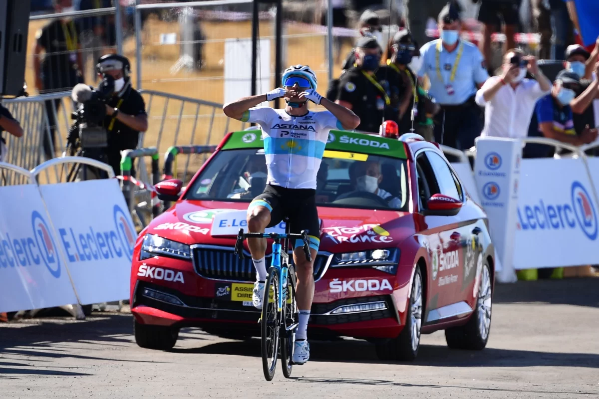 Lutsenko Gan La Sexta Etapa Del Tour De Francia Y Yates Contin A Como