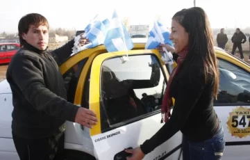 Un regalo para taxis, como adelanto de la fecha patria