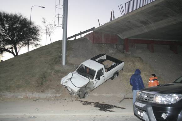 Casi lo peor al caer del puente