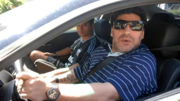 Diego Maradona tuvo un accidente con su auto