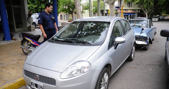 Hallan el auto robado a una docente