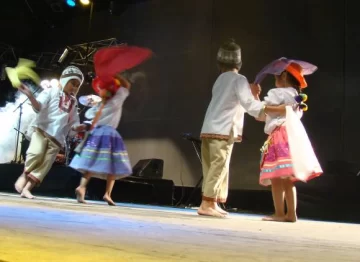 En la Fiesta de Santa Lucía bailó hasta el Intendente