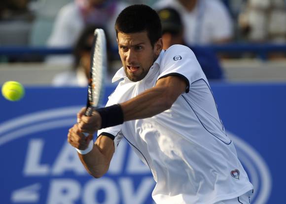 Djokovic aplastó a Federer en Abu Dabi