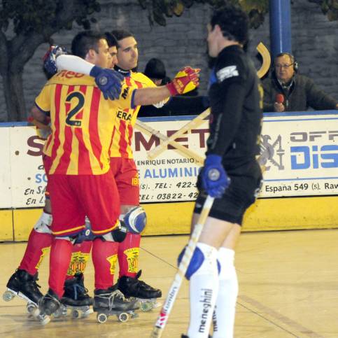 Valenciano frenó  al líder Olimpia