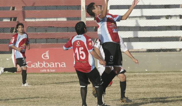 El Lechuzo goleó y se prende en el torneo