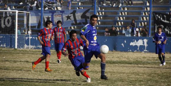 Unión ganó y se prendió arriba