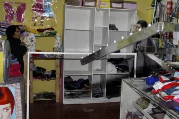 Entraron a saquear una tienda de ropa