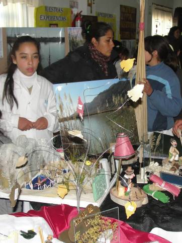 Estudiantes en una muestra de ingenio