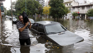 Afirman que hubo 8 muertos por el gran temporal porteño