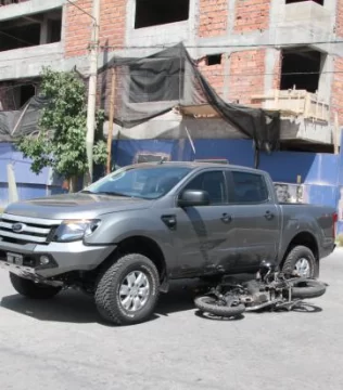 Motociclista chocó con una camioneta