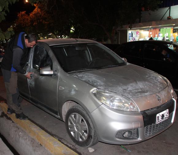 Hallan abandonado un auto que sería robado