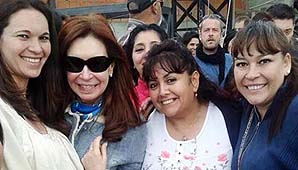 En El Calafate, CFK se sacó fotos con militantes