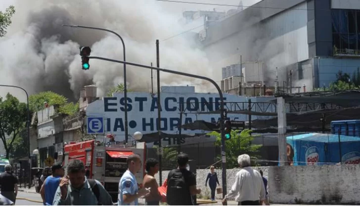 Aseguran que la chispa de una amoladora fue la que provocó el incendio de Canal 13 y TN