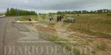 Se estrelló contra un poste y murió