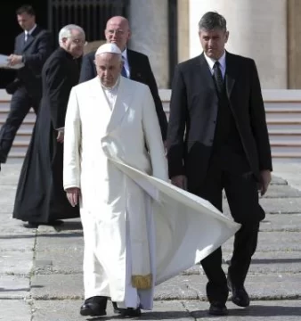 El Papa visita Auschwitz