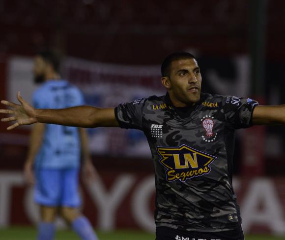 Huracán lo dio vuelta con 3 goles de Abila