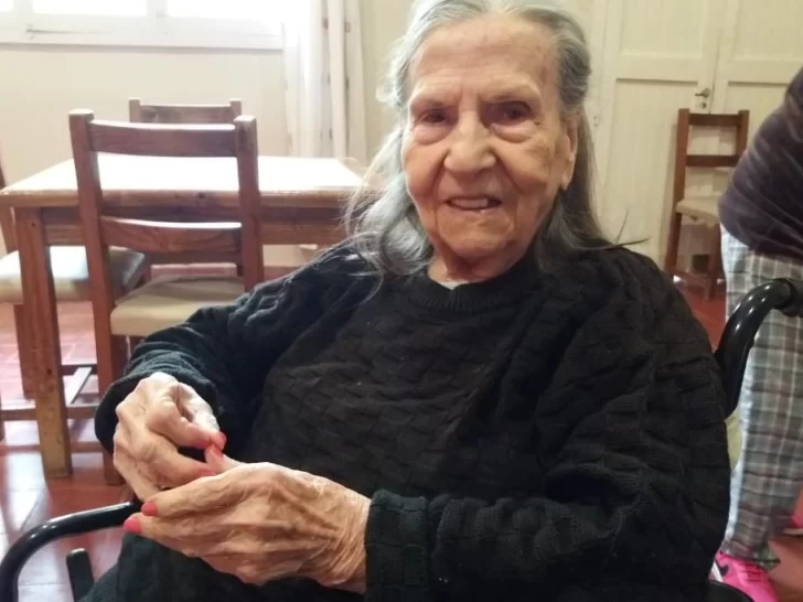 Soltera, taco alto y tango: los secretos de Josefa para llegar a los 102 años