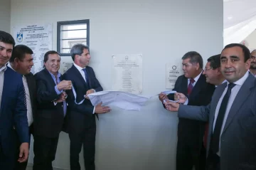 Iglesia: Uñac inauguró edificio y anunció obras