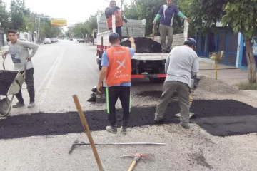 Bacheo de calles en Rawson