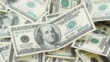 El dólar bajó 18 centavos y cerró este martes a $38,87