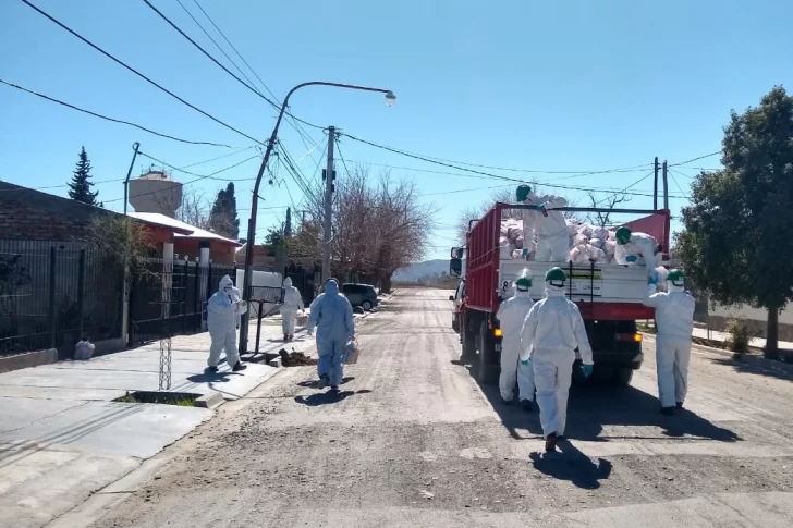 Desde adentro, los minuciosos operativos para aislar barrios y asistir a los vecinos