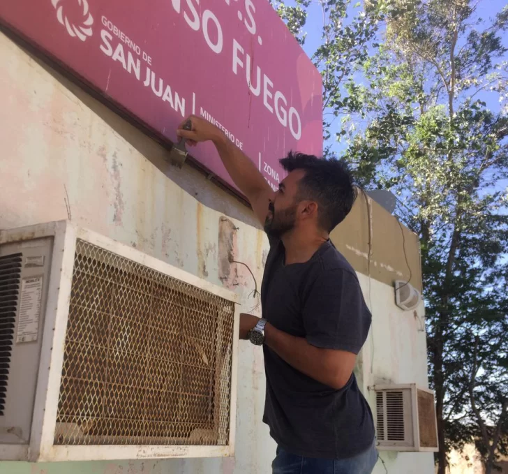 Salen a pintar los centros de salud para agradecer por los servicios que prestan