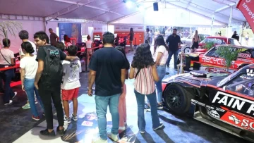 Los autos del TC y los simuladores de carreras, lo más atrayente en el stand de Deportes