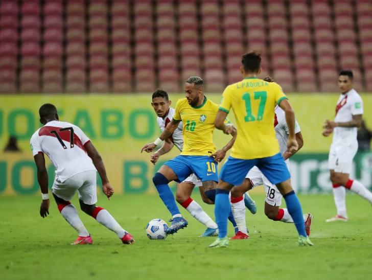 Brasil sigue su marcha perfecta y ahora venció a Perú por 2 a 0