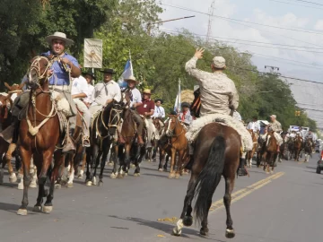 La cabalgata que este año marchó bajo la protección y guía de policías rurales