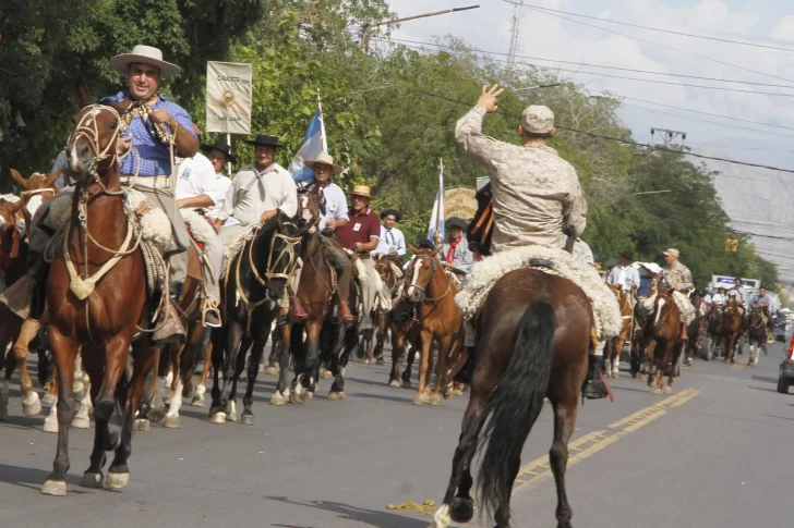 La cabalgata que este año marchó bajo la protección y guía de policías rurales