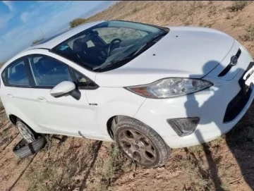 Encontraron abandonado un auto en la Ruta 40, cerca del control San Carlos