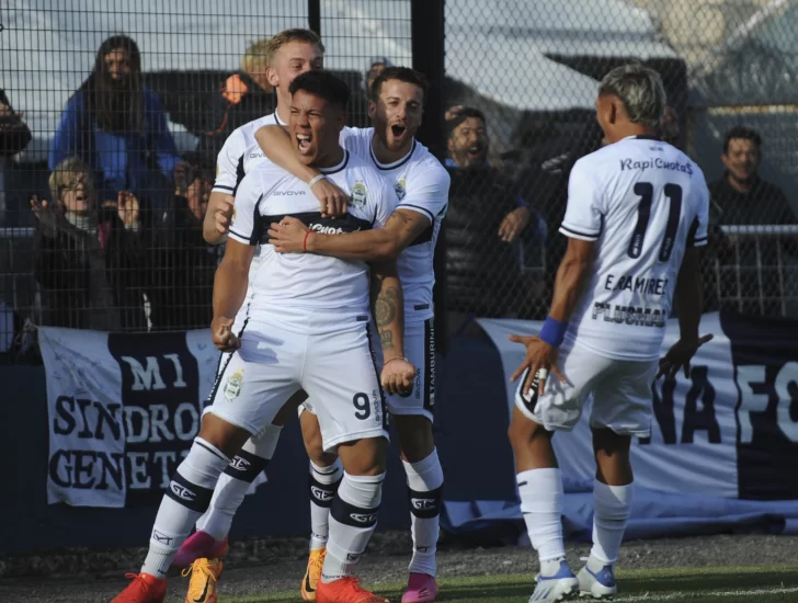 Gimnasia venció a Instituto y logró con autoridad su primer triunfo en el campeonato