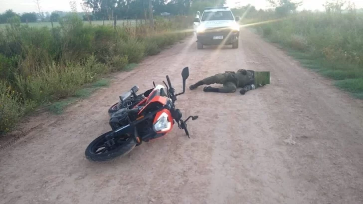 Asesinan a un gendarme de un tiro en la espalda para robarle la moto