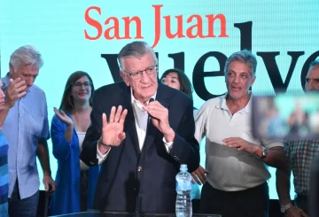 Gioja en modo candidato, pidió que lo llamen y Uñac recogió el guante