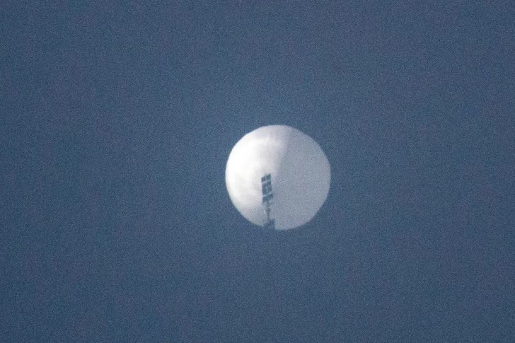 China confirmó que el globo que sobrevuela EEUU le pertenece