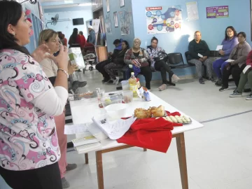 En una clase exprés aprendieron a hacer pan y rosquitos sin gluten