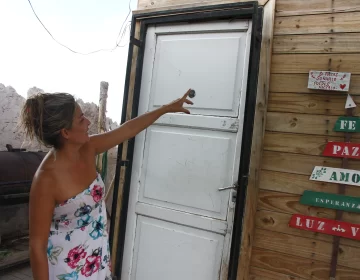 Entran a una casa y se llevan aparatos, ropa, plata y hasta carne para un asado