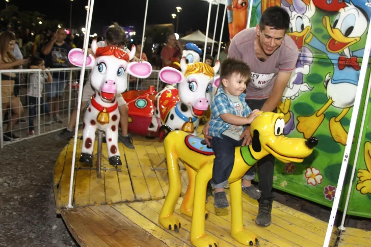 La feria, minada de juegos gigantes y mucha recreación para los chicos