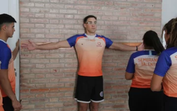 Alumnos podrán elegir tener clase de gimnasia con un profesor o profesora