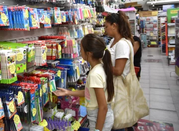 Cuadernos, crayones y cartucheras, los útiles escolares que más aumentaron