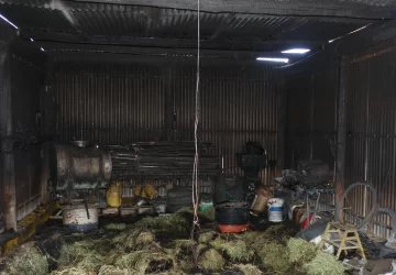 Pérdidas millonarias para un productor por un dañino incendio en el depósito de su finca