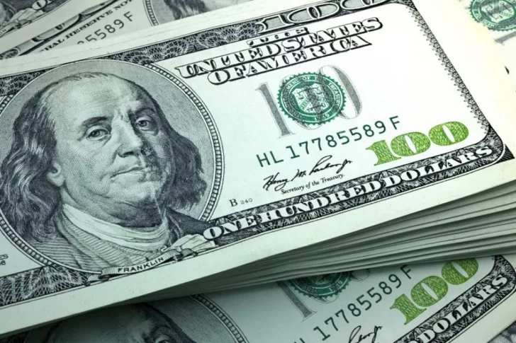 El dólar blue, sin techo: se dispara otros $7 y bate nuevo récord