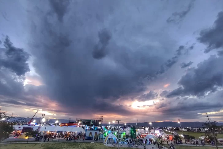 Seguí en VIVO la segunda noche de la Fiesta Nacional del Sol