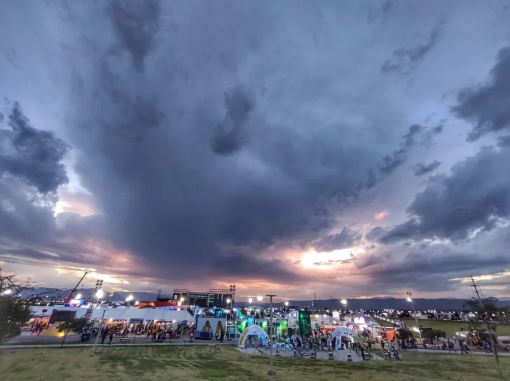 Seguí en VIVO la segunda noche de la Fiesta Nacional del Sol