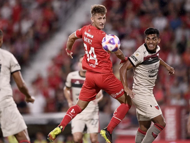 Independiente ganaba con gol del sanjuanino Giménez y lo empató 2-2 Colón en el alargue