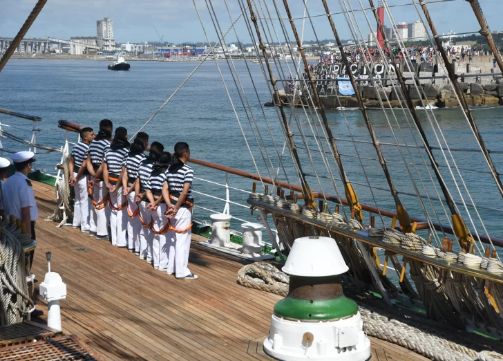 La Fragata Libertad ya llegó al puerto de Mar del Plata