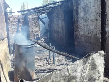 VIDEO: Un incendio dejó pérdidas totales en una casa de Iglesia